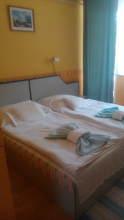 Hotel Домбовар Номер фото
